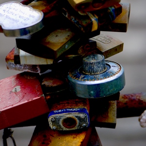 Empilement de cadenas différents - Italie  - collection de photos clin d'oeil, catégorie portes